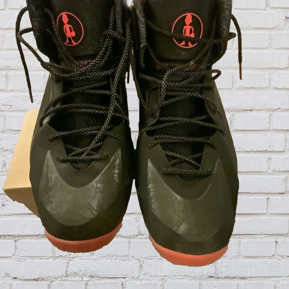 EUC  Nike LeBron Xlll, Size: 13.5 Silver/ Black/Red soles